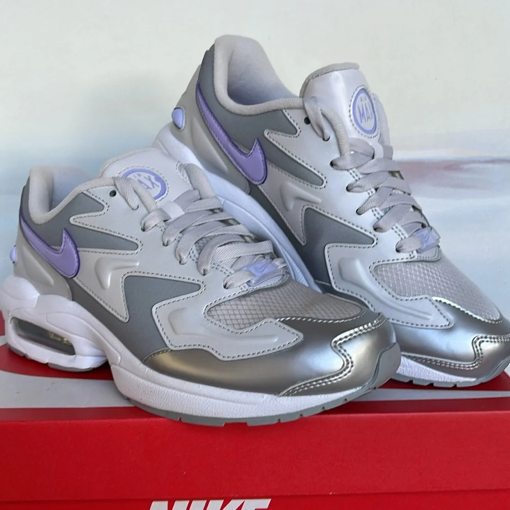 NIKE WMNS AIR MAX2 LIGHT SE
VAST GREY/PURPLE AGATE
Sneakers Athletic 
CJ7981 001 - Picture 6 of 16